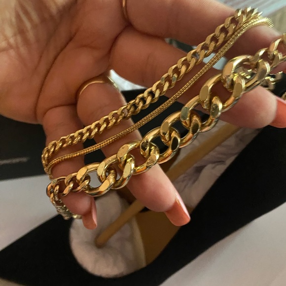 NIB INC International Black Leather Heels with Gold Ankle Chain. - Picture 5 of 7